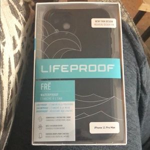 iPhone 11 Pro Max Lifeproof FRE Black case NIB